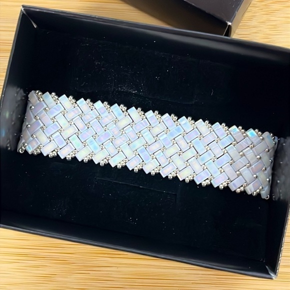 Brand New Pearlescent White Handmade Bracelet Miyuki Beaded Woven Minimalist - Picture 12 of 12